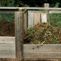 Potřebujete kvalitní kompost? Poradíme, jak vytvořit kompostér, teď je na to ten správný čas!