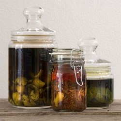 Vyrobte si doma bylinné likéry! Poslouží vašemu zdraví a v zimě jsou dobré na zahřátí…