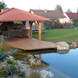 Připravili jste správně koupací jezírko na sezónu? Pokud ne, máte poslední šanci to dohnat!