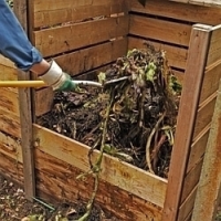 Blíží se doba likvidace rostlinných zbytků ze zahrady aneb víte jak správně založit kompost?